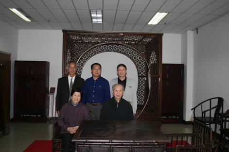 11，摄于安徽师大博物馆，后排右起：裘士京馆长、李琳琦副书记、房列曙教授